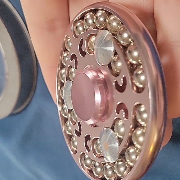 Fidget spinner pink makes noise while spinning - Picture 4 of 4